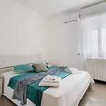 Casa Minerva A *